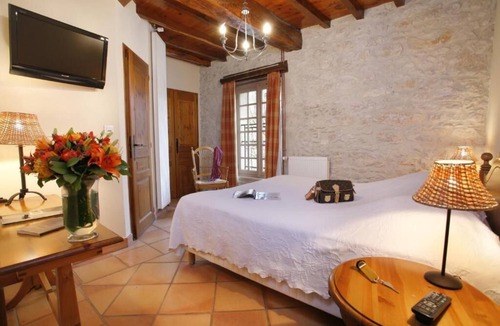 Vignieu Hotel | Les Dépendances de Chapeau Cornu