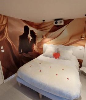 Downtown Angers Apartment | les delices rooms-loveroom white