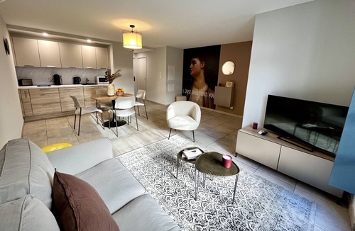 Carcassonne Apartment | Les demoiselles de la tour with terrace