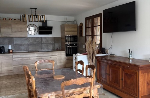 Forcalquier Apartment | LES DESSUS DU PARADIS Quiet, low-rise villa ideal for families and friends.