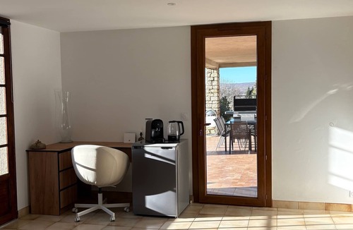 Forcalquier Apartment | LES DESSUS DU PARADIS Quiet, low-rise villa ideal for families and friends.