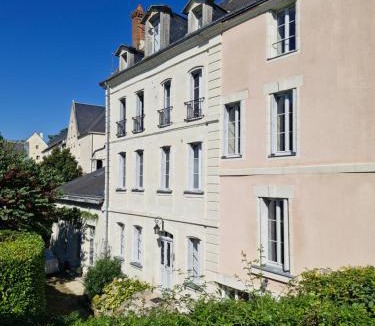 Chinon House | Les Destinées