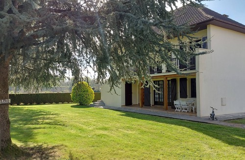 Dognen House | Les deux figuiers in Béarn: Peaceful Retreat with Mountain Views