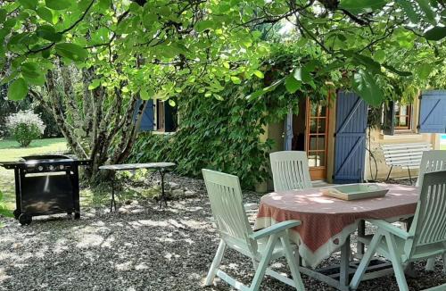 Saint-Leon-sur-l'Isle House | Les Deux Magnolias