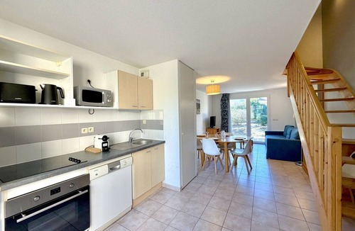 Calvisson Apartment | Les Deux Terrasses, 6 guests, Pool in Calvisson