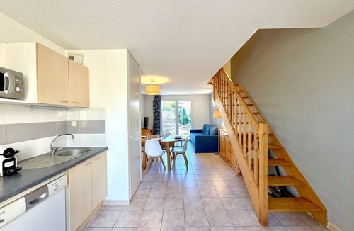 Calvisson Apartment | Les Deux Terrasses, 6 guests, Pool in Calvisson