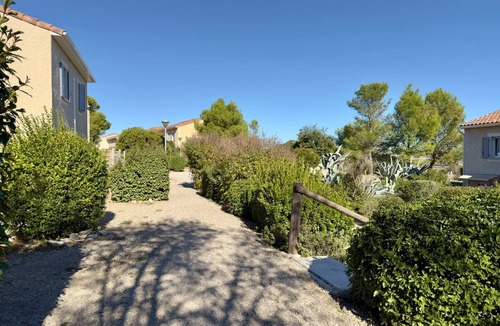 Calvisson Apartment | Les Deux Terrasses, 6 guests, Pool in Calvisson