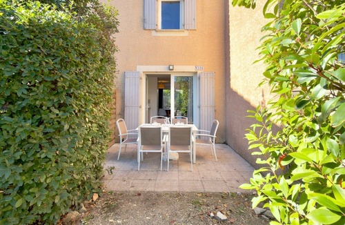 Calvisson Apartment | Les Deux Terrasses, 6 guests, Pool in Calvisson