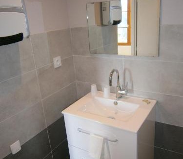 Mens Bed & Breakfast | Les Dimathal