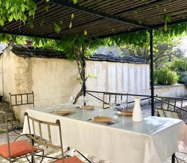 La Rochepot Bed & Breakfast | LES DIVINES BOURGOGNE