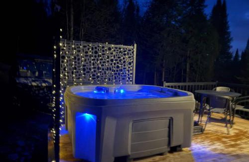 Notre-Dame-du-Rosaire Ski Chalet | Les Domes de la Riviere Alick B - Riviere et SPA