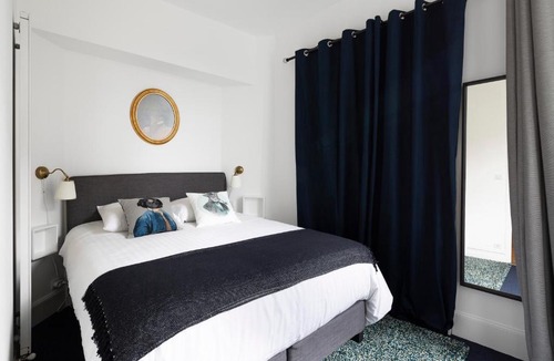 Decre-Cathedrale Apartment | Les Ducs by Cocoonr