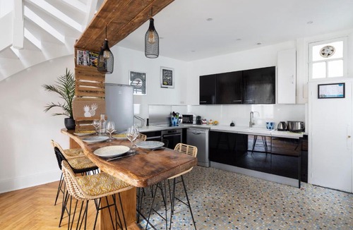 Decre-Cathedrale Apartment | Les Ducs by Cocoonr