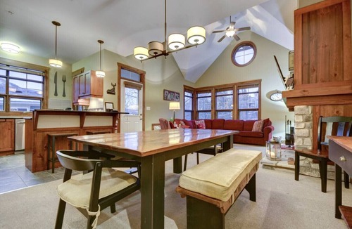 Tremblant-Les-Eaux Condo | Les Eaux Tremblant Classic Chalet Pool & Jacuzzi
