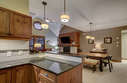 Tremblant-Les-Eaux Condo | Les Eaux Tremblant Classic Chalet Pool & Jacuzzi