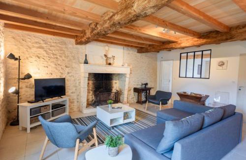 Champagne-et-Fontaine House | Les Ecures 1