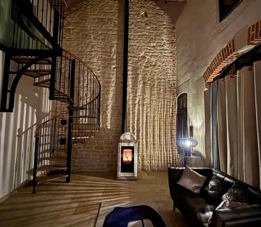 Poincare - Foch - Anatole France - Croix de Bourgogne Bed & Breakfast | Les Ecuries de Rigny, Suite haut de gamme avec spa privatif et piscine au coeur d'un jardin arboré