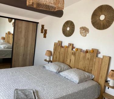 Vedene House | Les Elles du Moulin Avec Piscine