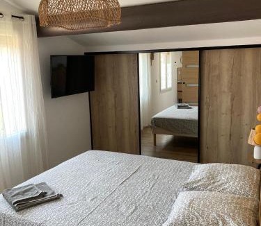 Vedene House | Les Elles du Moulin Avec Piscine