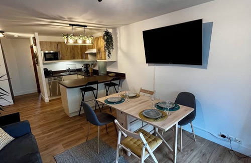 Morgat Apartment | Les Embruns - Centre Morgat with parking space, 1 bedroom, sleeps 4