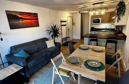 Morgat Apartment | Les Embruns - Centre Morgat with parking space, 1 bedroom, sleeps 4