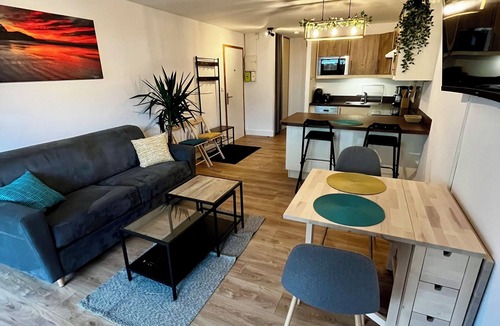 Morgat Apartment | Les Embruns - Centre Morgat with parking space, 1 bedroom, sleeps 4