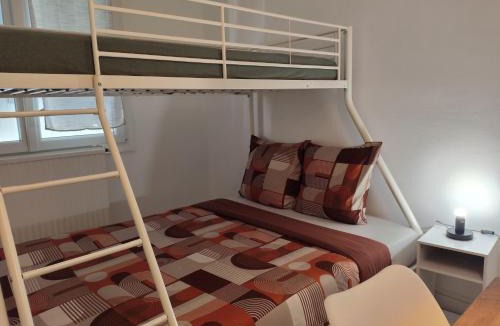 Saint-Jean-de-la-Ruelle Apartment | Les Erables Appart - 3 chambres - Spacieux et moderne avec balcon, parking et wifi