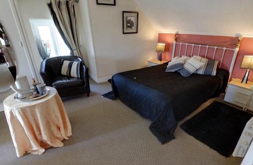 Neufchatel-en-Saosnois Hotel | Les Etangs de Guibert