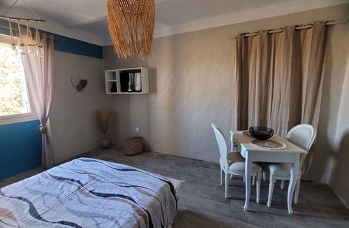 Rousson Bed & Breakfast | Les Fées du Gard – Guest Room Les Yumboes – Accommodation & Well-Being