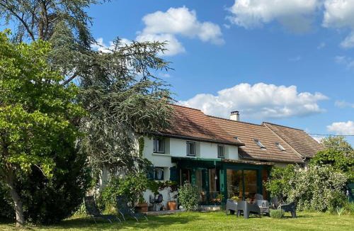 Chantenay-Saint-Imbert Villa | Les feuilles jaunes