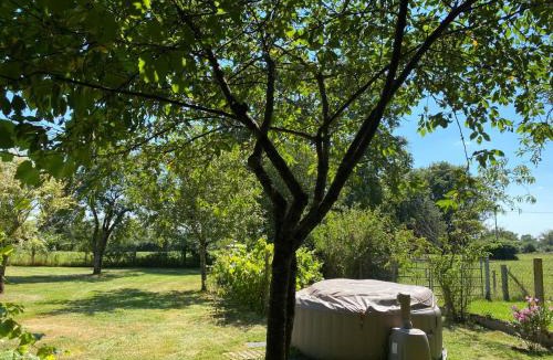 Chantenay-Saint-Imbert Villa | Les feuilles jaunes