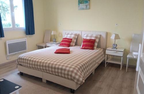 Gondeville Apartment | Les fins bois