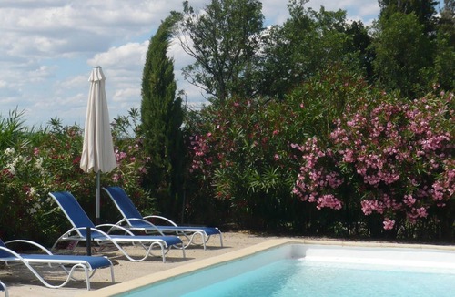 Saint-Gilles House | Les Flamants, 7/9 people, charming, garden and terrace and shared pool