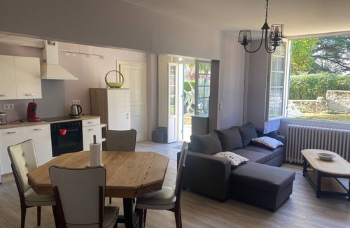 Le Fleix Apartment | Les Fleurs - Appt avec piscine partagée