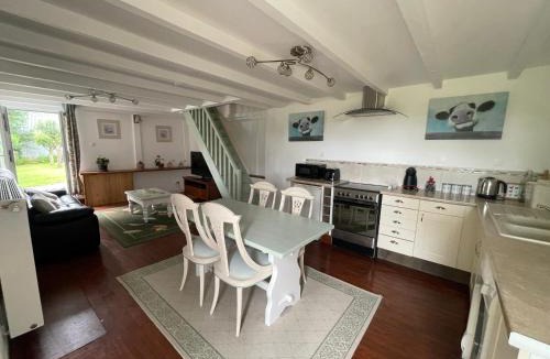 Saint-Georges-de-Livoye House | Les Forges