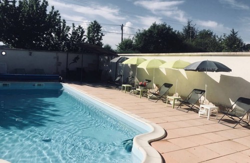 Chateauneuf-Val-Saint-Donat House | Les Cèdres, comfortable 89m2 apartment, ideal for 5 people, shared pool