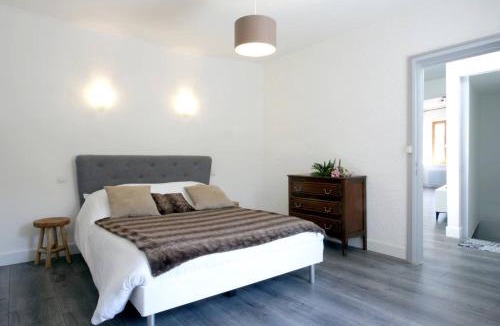 Carcassonne Apartment | Les Gîtes de Laure - L'Or Vert, Appartement avec Vue sur le Château, Parking Privé, Climatisation, à 160 m de la Cité Médiévale