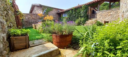 Nozieres House | Les Gîtes du Couvent