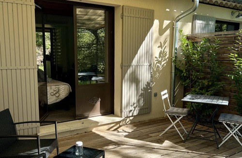 Cereste Apartment | Les Gîtes Nature en Luberon - LE Patio 3