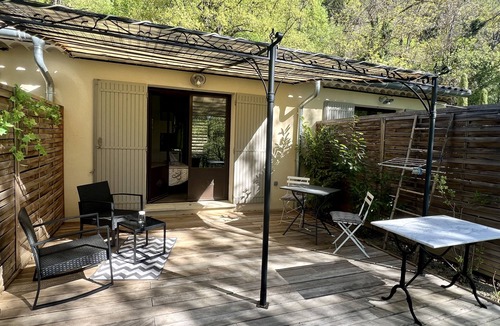 Cereste Apartment | Les Gîtes Nature en Luberon - LE Patio 3