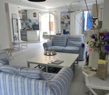 Calvi Villa | Les galets bleus de Calvi