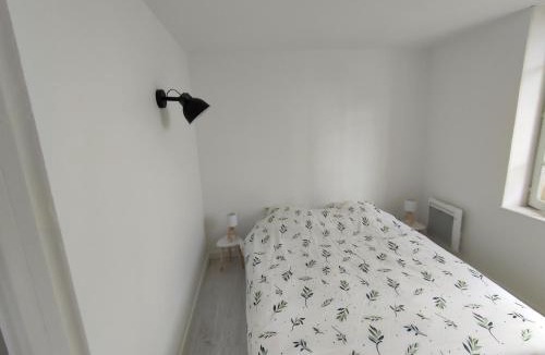 Saint-Jean-le-Thomas House | Les Genêts d'Or