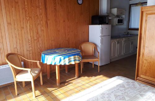 Eugenie-les-Bains Apartment | Les Genêts Studio & Piscine