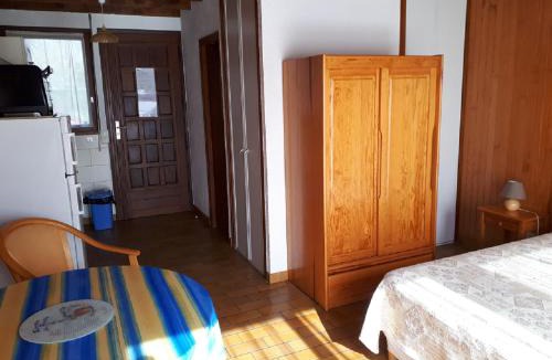 Eugenie-les-Bains Apartment | Les Genêts Studio & Piscine