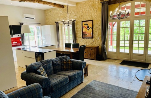 Couze-et-Saint-Front House | Les Gites du Château Mont D'onel