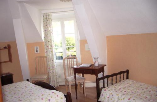 Plaimpied-Givaudins Bed & Breakfast | Les Glycines