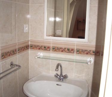 Plaimpied-Givaudins Bed & Breakfast | Les Glycines