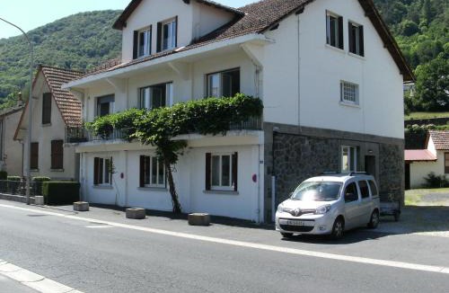 Vic-sur-Cere Apartment | Les Glycines