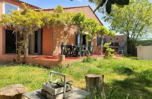 Brignac Villa | Les Glycines-Villa climatisée-Piscine-BBQ-Parking