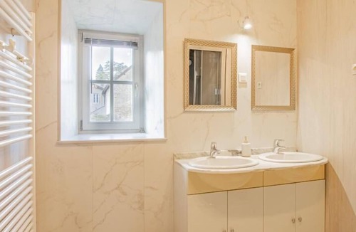 Couches House | Les Gourmets - COUCHES